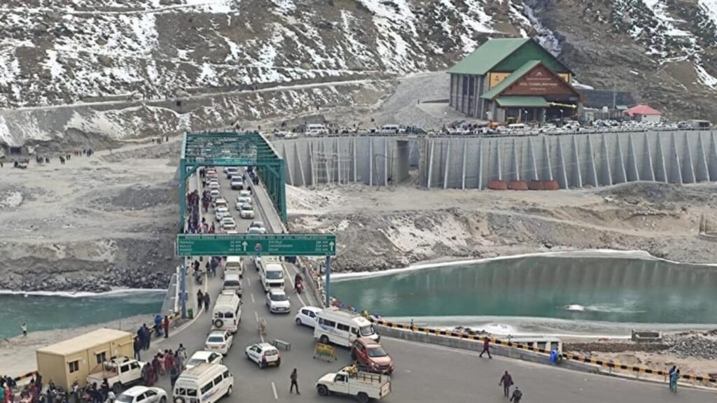 Himachal : पिछले 24 घंटे मे करीबन 20 हज़ार से ज्यादा गाडियां गुजरी अटल टनल