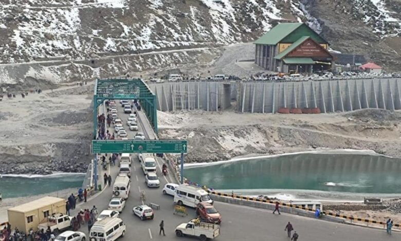 Himachal : पिछले 24 घंटे मे करीबन 20 हज़ार से ज्यादा गाडियां गुजरी अटल टनल