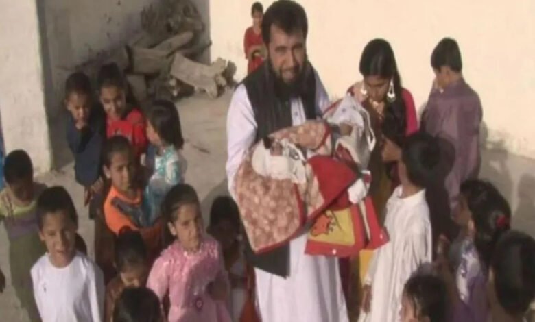 सौ बच्चे पैदा करने हैं, तीन बीवियां और एक शादी का प्लान, 60 बच्चों के बन चुके हैं बाप