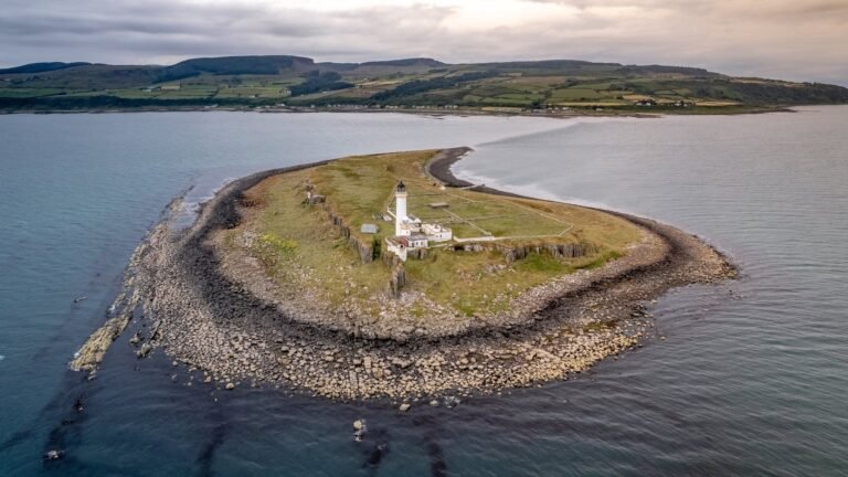 Best Flat of World: मुंबई में 2BHK फ्लैट से भी कम में बिक रहा है ये आइलैंड, हेलीपैड समेत मिलेगी ये सारी सुविधाएं