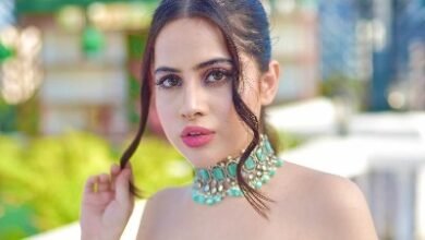उर्फी जावेद ने पहनी छल्लों से बनी ड्रेस, सब कुछ दिखा आर-पार! हो गई ट्रोलर्स का शिकार