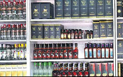 liquor prices hike: शराबप्रेमियों के बुरी खबर, 1 अप्रैल से महंगी हो जाएगी शराब, सरकार ने जारी की नई रेट लिस्ट!