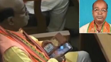 विधानसभा में BJP MLA देख रहे थे PORN…. तभी किसी ने पीछे से बना लिया वीडियो, फिर चौतरफा आलोचना से मचा बवाल