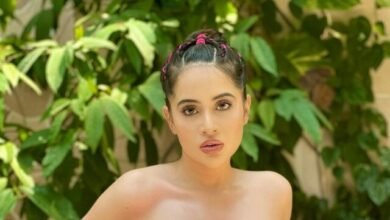 उर्फी जावेद का एक नया लुक, पैर से लेकर कमर तक खुली स्कर्ट