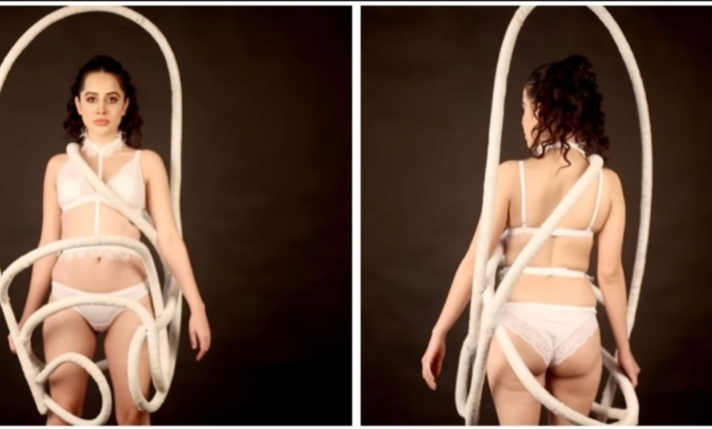 कपड़े उतार Topless हुई उर्फी‌ जावेद, लग रही बवाल माल, देखें सबकुछ