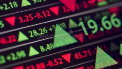 शेयर बाजार में लगातार दूसरे दिन आई गिरावट, Sensex 400 अंक फिसला, देखें आज के गेनर्स और लूजर्स की सूची