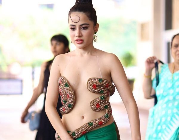 Urfi Javed : टॉप की जगह एनाकोंडा लपेटकर बाहर निकली उर्फी जावेद ! देख कर यूजर्स बोले ‘बेशर्म नागिन’