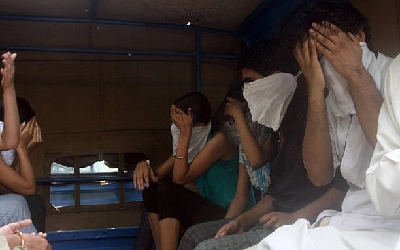 SEX RACKET: छत्तीसगढ़ में स्पा सेंटर की आड़ में चल रहा था देह का व्यापार, आपत्तिजनक हालत में दबोचे गए कई लड़के और लड़कियां