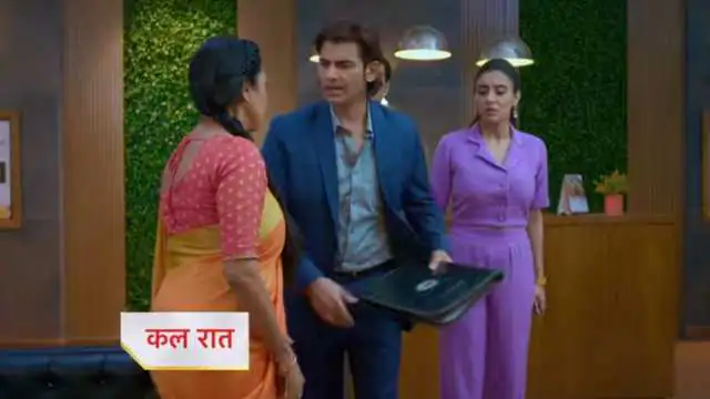 Anupama 24 April: बरखा की हरकतों से तंग आकर अब अंकुश ने की अनुज-अनुपमा को मिलाने की कोशिश, लेकिन अब अनुज ने खींचे कदम Anupama 24 April: बरखा की हरकतों से तंग आकर अब अंकुश ने की अनुज-अनुपमा को मिलाने की कोशिश, लेकिन अब अनुज ने खींचे कदम