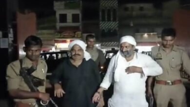 Atiq Ahmed Encounter : गैंगस्टर अतीक अहमद और अशरफ की गोली मारकर हत्या, तीन हमलावर गिरफ्तार, देखें हत्याकांड का लाइव वीडियो