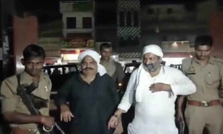 Atiq Ahmed Encounter : गैंगस्टर अतीक अहमद और अशरफ की गोली मारकर हत्या, तीन हमलावर गिरफ्तार, देखें हत्याकांड का लाइव वीडियो