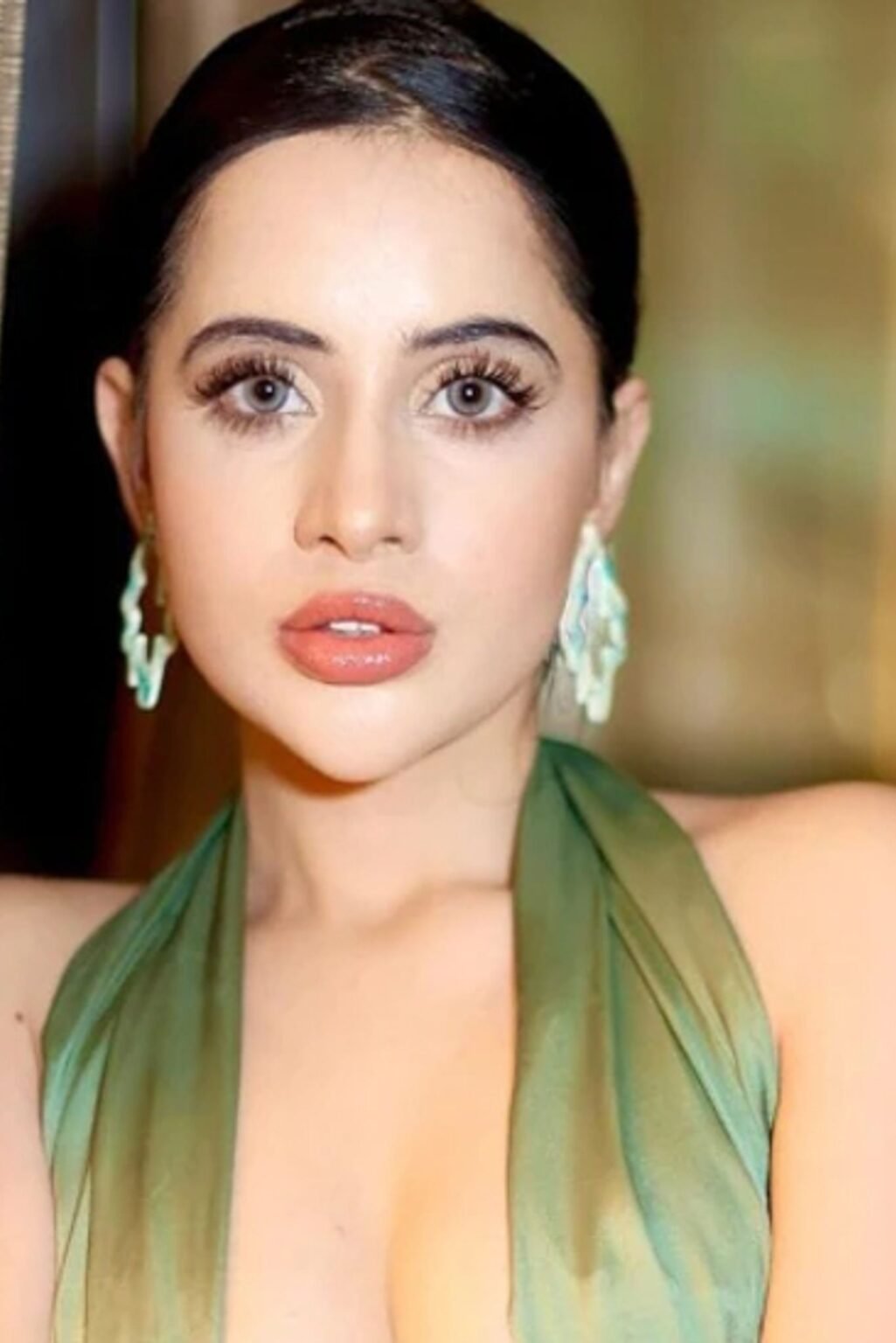 Urfi Javed: बोरे की ड्रेस पहन उर्फी ने दिखाया टशन, नेटिजन्स बोले-“इस बार टारजन बन गई “