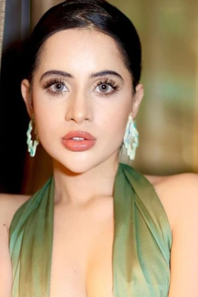 Urfi Javed: बोरे की ड्रेस पहन उर्फी ने दिखाया टशन, नेटिजन्स बोले-“इस बार टारजन बन गई “