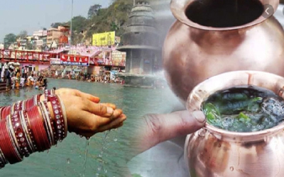 Gangajal Vastu Tips : ट्राई करें गंगाजल से जुड़े ये उपाय, फिर देखिए कैसे पलटती है किस्मत! जानिए इसे रखने के नियम…