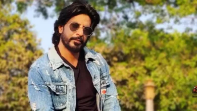 शाहरुख खान जैसा हूबहू दिखता है ये शख्स, आप भी देखकर हो जाएंगे Confuse, वायरल हुआ Video शाहरुख खान जैसा हूबहू दिखता है ये शख्स, आप भी देखकर हो जाएंगे Confuse, वायरल हुआ Video