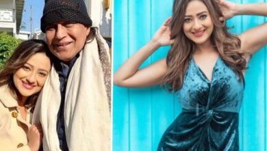 ससुर मिथुन चक्रवर्ती के साथ शॉर्ट ड्रेस में दिखी ‘काव्या’, तस्वीरें हुईं वायरल