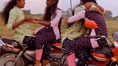 Bike Stunt Video : बाइक पर स्टंट करते-करते एक दूसरे Kiss करने लगी लड़कियां, बोली- खुल्लम-खुल्लम प्यार करेंगे हम दोनों, देखें वीडियों…