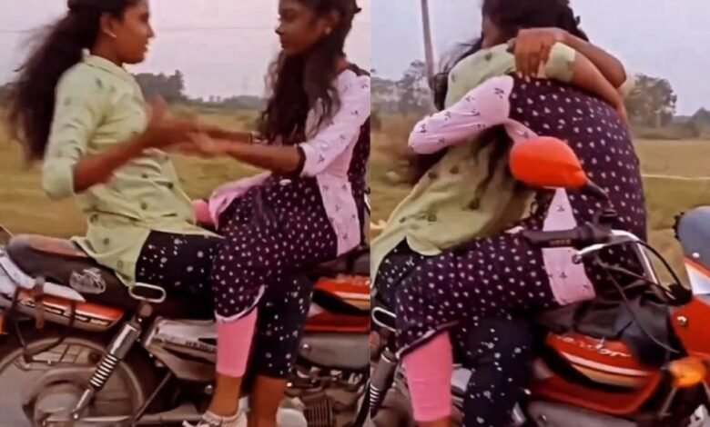 Bike Stunt Video : बाइक पर स्टंट करते-करते एक दूसरे Kiss करने लगी लड़कियां, बोली- खुल्लम-खुल्लम प्यार करेंगे हम दोनों, देखें वीडियों…