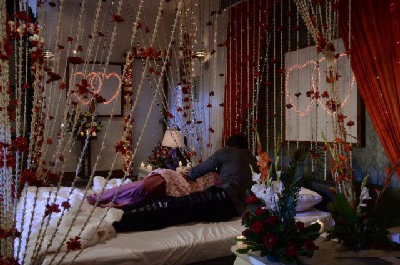 सुहागरात में सफेद चादर बिछा कर कराया गया नई-नवेली दुल्हन का ‘वर्जिनिटी टेस्ट’, हुई फेल, पंचायत ने सुनाई ऐसी सजा कि…