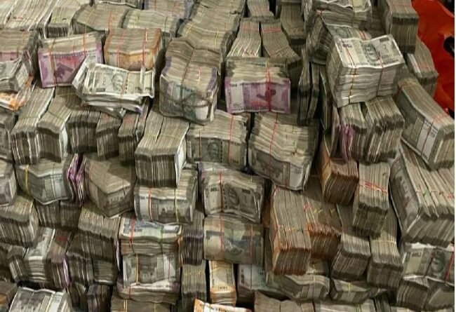 ED Raid : जप्त पैसों का आखिर ईडी करती क्या है जानें