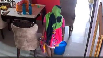 बाल्टी में पेशाब कर पोछा लगा रही थी नौकरानी, CCTV में कैद हुआ घटिया करतूत, पुलिस ने किया गिरफ्तार, देखें वीडियो… बाल्टी में पेशाब कर पोछा लगा रही थी नौकरानी, CCTV में कैद हुआ घटिया करतूत, पुलिस ने किया गिरफ्तार, देखें वीडियो…
