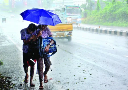 Weather Alert: 3 दिन आंधी के साथ झमाझम बारिश मचाएगी तबाही Weather Alert: 3 दिन आंधी के साथ झमाझम बारिश मचाएगी तबाही