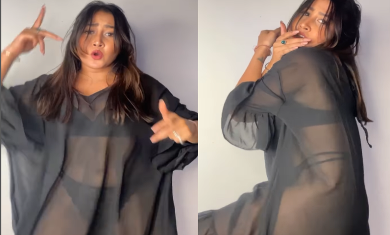 Sofia Ansari Video : सोफिया अंसारी ने ऐसी ड्रेस पहनकर मचाया गदर, नजर आने लगे शरीर के ये अंग, वीडियों देख मचल उठेगा आपका भी मन Sofia Ansari Video : सोफिया अंसारी ने ऐसी ड्रेस पहनकर मचाया गदर, नजर आने लगे शरीर के ये अंग, वीडियों देख मचल उठेगा आपका भी मन