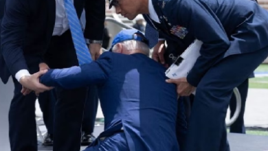 Joe Biden : स्टेज पर अचानक हुआ कुछ ऐसा कि लड़खड़ाकर गिर गए राष्ट्रपति, अफसरों ने तुरंत संभाला और फिर…पढ़ें व्हाइट हाउस का बयान