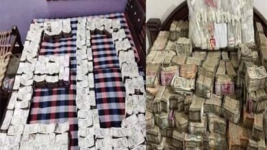 Amir Khan के घर पर ED छापामारी करते हुए बड़ी मात्रा में रुपये बरामद ट्रंक में 200-500 और 2000 के नोट ठूंस-ठूंसकर भरे