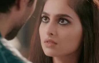 Yeh Rishta Kya Kehlata Hai 20 June: आरोही ने लात मारकर निकाला अभिमन्यु को अपनी ज़िन्दगी से बाहर और तोड़ी उसके साथ सगाई Yeh Rishta Kya Kehlata Hai 20 June: आरोही ने लात मारकर निकाला अभिमन्यु को अपनी ज़िन्दगी से बाहर और तोड़ी उसके साथ सगाई