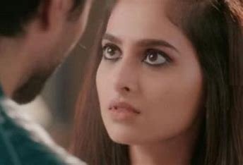 Yeh Rishta Kya Kehlata Hai 20 June: आरोही ने लात मारकर निकाला अभिमन्यु को अपनी ज़िन्दगी से बाहर और तोड़ी उसके साथ सगाई