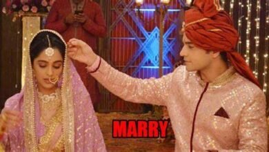 Kumkum Bhagya Latest Update: अक्षय ने फिर एक बार दूल्हों को बदलने की बनाई योजना, शादी के वक़्त करा देगा दूल्हों की हेरा फेरी और बैठा देगा प्राची के साथ रणबीर को Kumkum Bhagya Latest Update: अक्षय ने फिर एक बार दूल्हों को बदलने की बनाई योजना, शादी के वक़्त करा देगा दूल्हों की हेरा फेरी और बैठा देगा प्राची के साथ रणबीर को