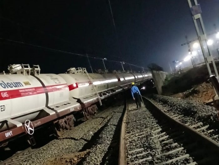 ओडिशा के बाद मध्य प्रदेश में दो रेल दुर्घटनाएं, जबलपुर में मालगाड़ी की बोगियां पटरी से उतरीं
