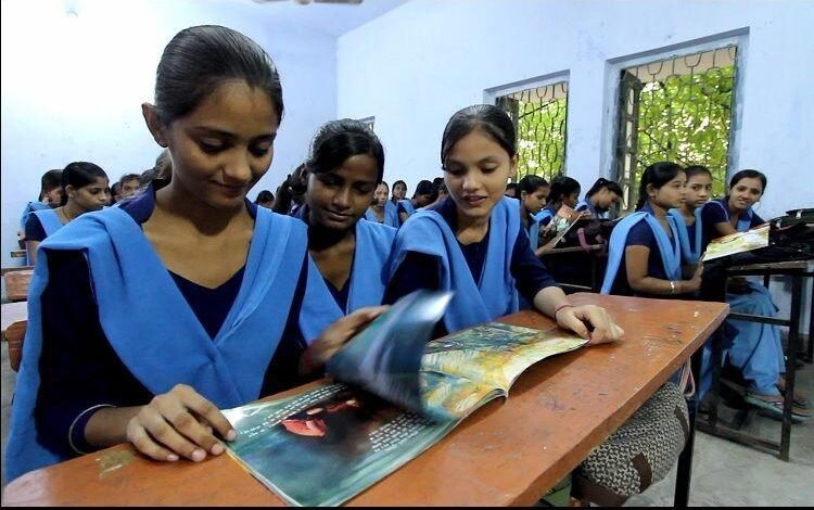 80 स्कूली छात्राओं को दिया गया जहर, अस्पताल में भर्ती हुई लड़कियां, जानें पूरा मामला