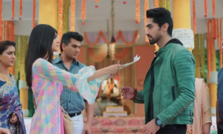 Yeh Rishta Kya Kehlata Hai Latest Update: अभिनव के घर छोड़कर जाने से पहले देखने को मिलेगा अभिनव और अक्षरा का रोमांस, फिर अभिनव देगा अक्षरा को उसे भूलाकर अपनी ज़िन्दगी में अभिमन्यु के साथ आगे बढ़ने की सलाह