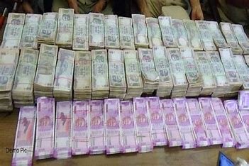 Income Tax Raid: यूपी के इन कारोबारियों को देना होगा, कैश और गोल्ड का हिसाब जाने पूरी जानकारी