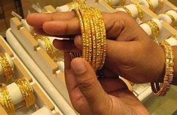 Gold Price Today: सोने का वायदा भाव चढ़ा, चांदी भी हुई महंगी, जानिए क्या चल रहे हैं भाव
