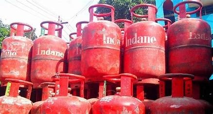 LPG Gas Cylinder: रसोई गैस का इस्तेमाल करने वालों के लिए बड़ा अपडेट, अडानी को इस मामले में लगा तगड़ा झटका, जाने पूरी जानकारी LPG Gas Cylinder: रसोई गैस का इस्तेमाल करने वालों के लिए बड़ा अपडेट, अडानी को इस मामले में लगा तगड़ा झटका, जाने पूरी जानकारी