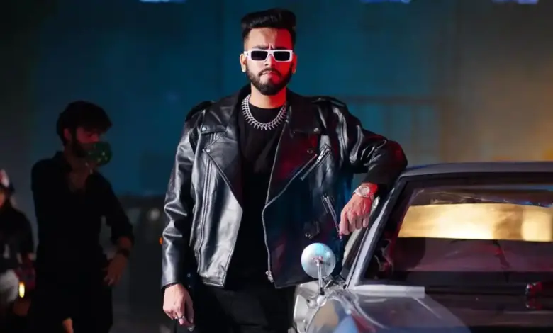 Bigg Boss OTT 2: फेमस youtuber और roaster एलवीश यादव ( रावसाहब ) का नाम जोरो शोरो से बिग बॉस के वाइल्डकार्ड एंट्री के लिए सामने आ रहा है, देखने वाली बात है कि जब दो दोस्त आमने सामने आएंगे तो क्या हंगामा होगा Bigg Boss OTT 2: फेमस youtuber और roaster एलवीश यादव ( रावसाहब ) का नाम जोरो शोरो से बिग बॉस के वाइल्डकार्ड एंट्री के लिए सामने आ रहा है, देखने वाली बात है कि जब दो दोस्त आमने सामने आएंगे तो क्या हंगामा होगा