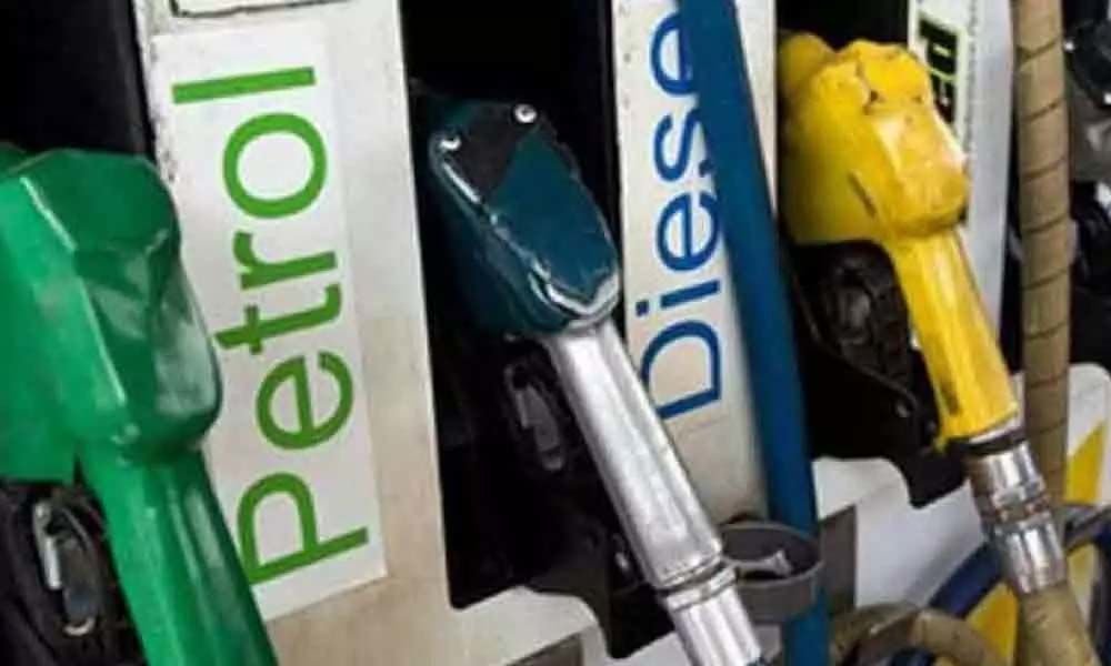 Petro Diesel Today: पेट्रोल डीजल के दामों में अचानक बड़ी गिरावट, जाने ताजा रेट