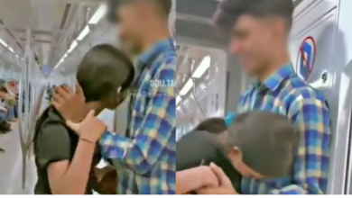 video viral news:दिल्ली मेट्रो में युवक और युवती ने किया रोमांस वीडियो वायरल
